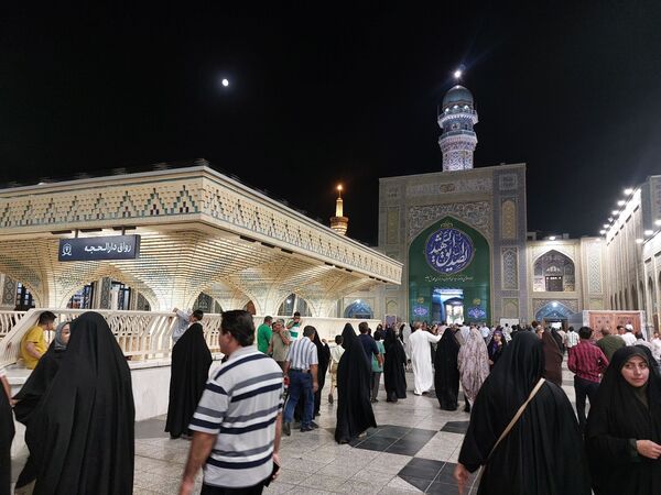 شکوه و سرور در بارگاه منور رضوی در شب ولادت پیامبر اعظم(ص)
