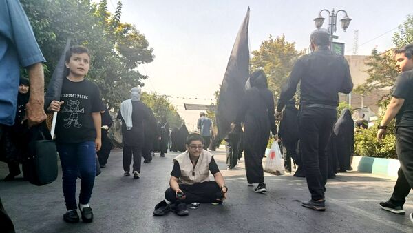 جا مانده‌ایم، اما بی‌خبر نه