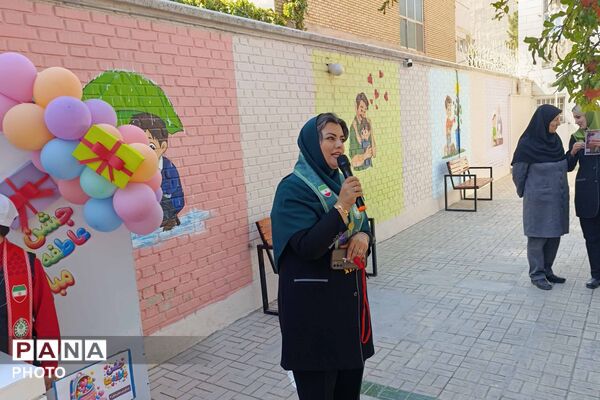 جشن عاطفه‌ها در دبستان ایمان همزمان با سراسر کشور