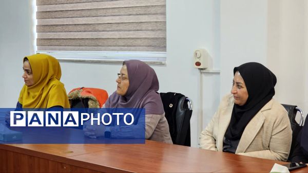 نشست صمیمی رحمت الله رضایی با اعضای سازمان دانش‌آموزی استان گلستان