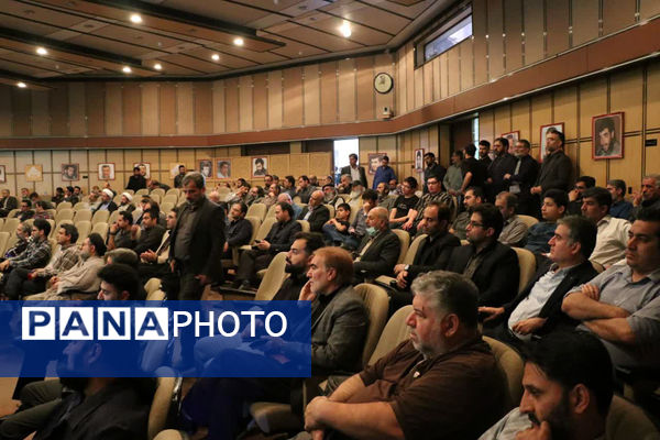 همایش ادبی هنری «مزد خدمت» در قم