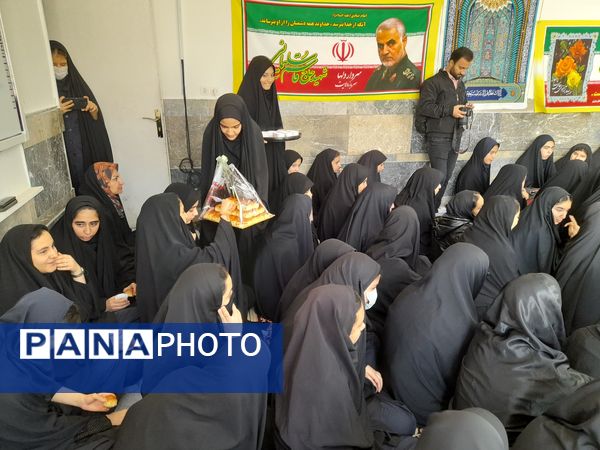 نواخته شدن زنگ گلبانگ انقلاب اسلامی در دبیرستان پگاه روستای مارکده