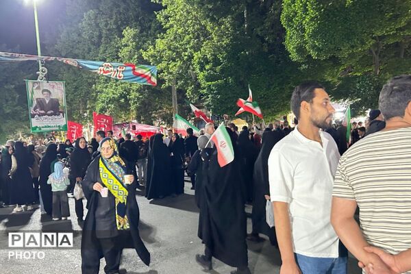 حضور پرشور مسئولین متعهد در غرفه‌ فرهنگیان