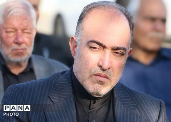 زمین چمن ورزشی زنده‌یاد حاج حسین امین‌الرعایا دبیرستان پسرانه شبانه‌روزی حافظ کوهپایه افتتاح شد