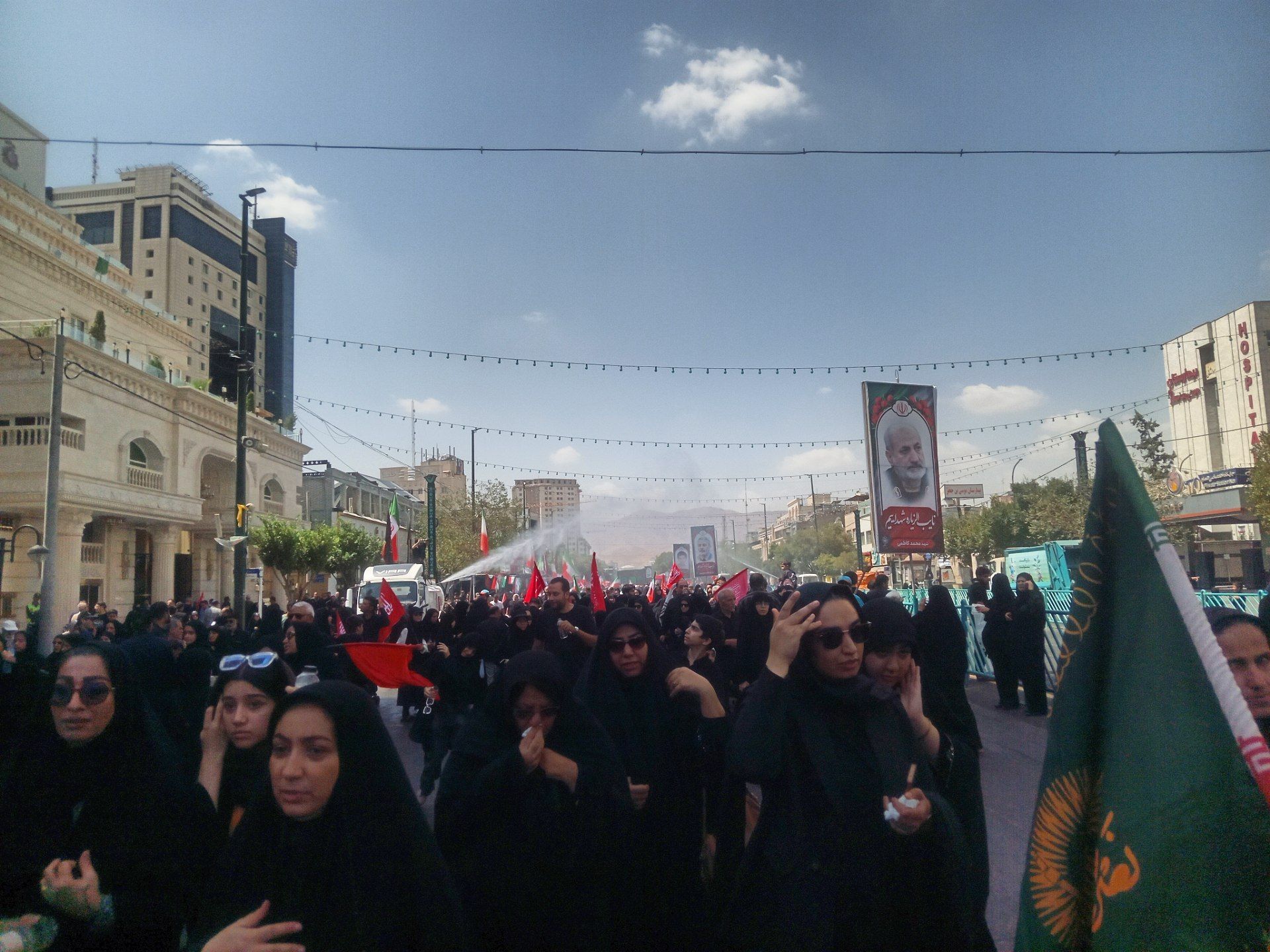 طنین گام‌های جاماندگان اربعین در حریم رضوی؛ مشهد یکپارچه در سوگ حسین (ع)