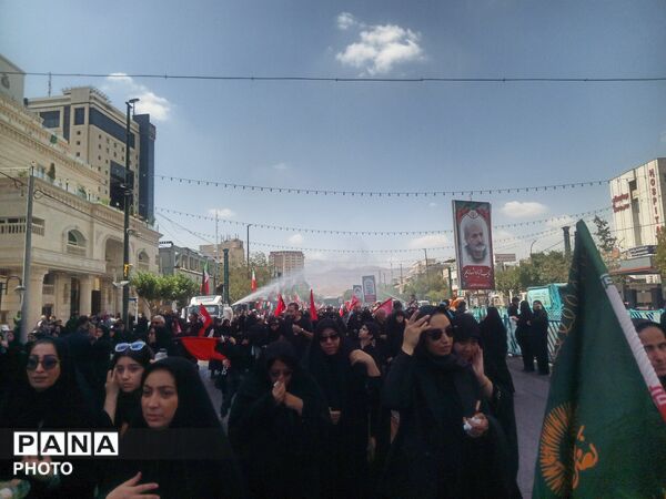 طنین گام‌های جاماندگان اربعین در حریم رضوی؛ مشهد یکپارچه در سوگ حسین (ع)