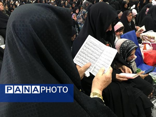 برپایی مراسم دعای عرفه در گلستان شهدای اصفهان