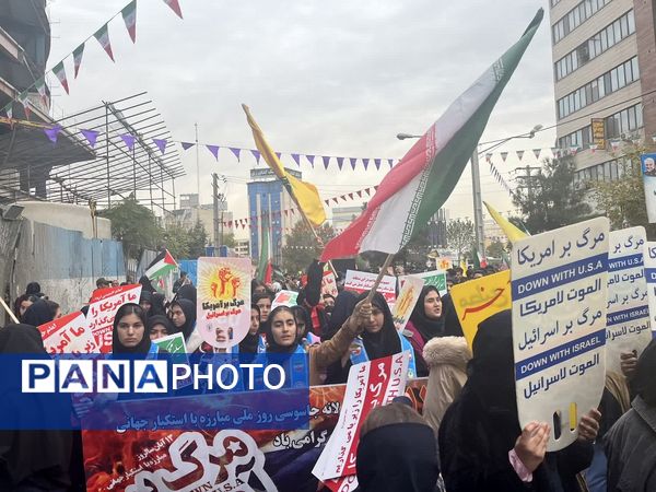 حضور پرشور دانش‌آموزان البرزی در راهپیمایی 13 آبان 