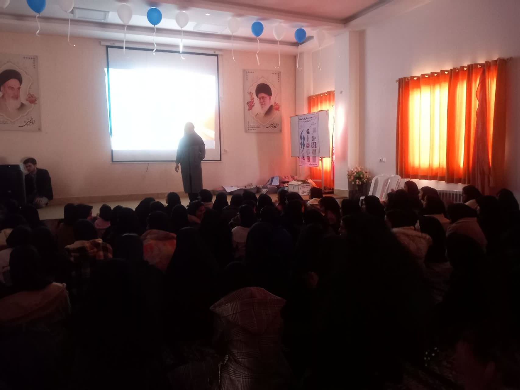 مراسم اکران فیلم در دبیرستان فرهنگ مرحوم فخرایی