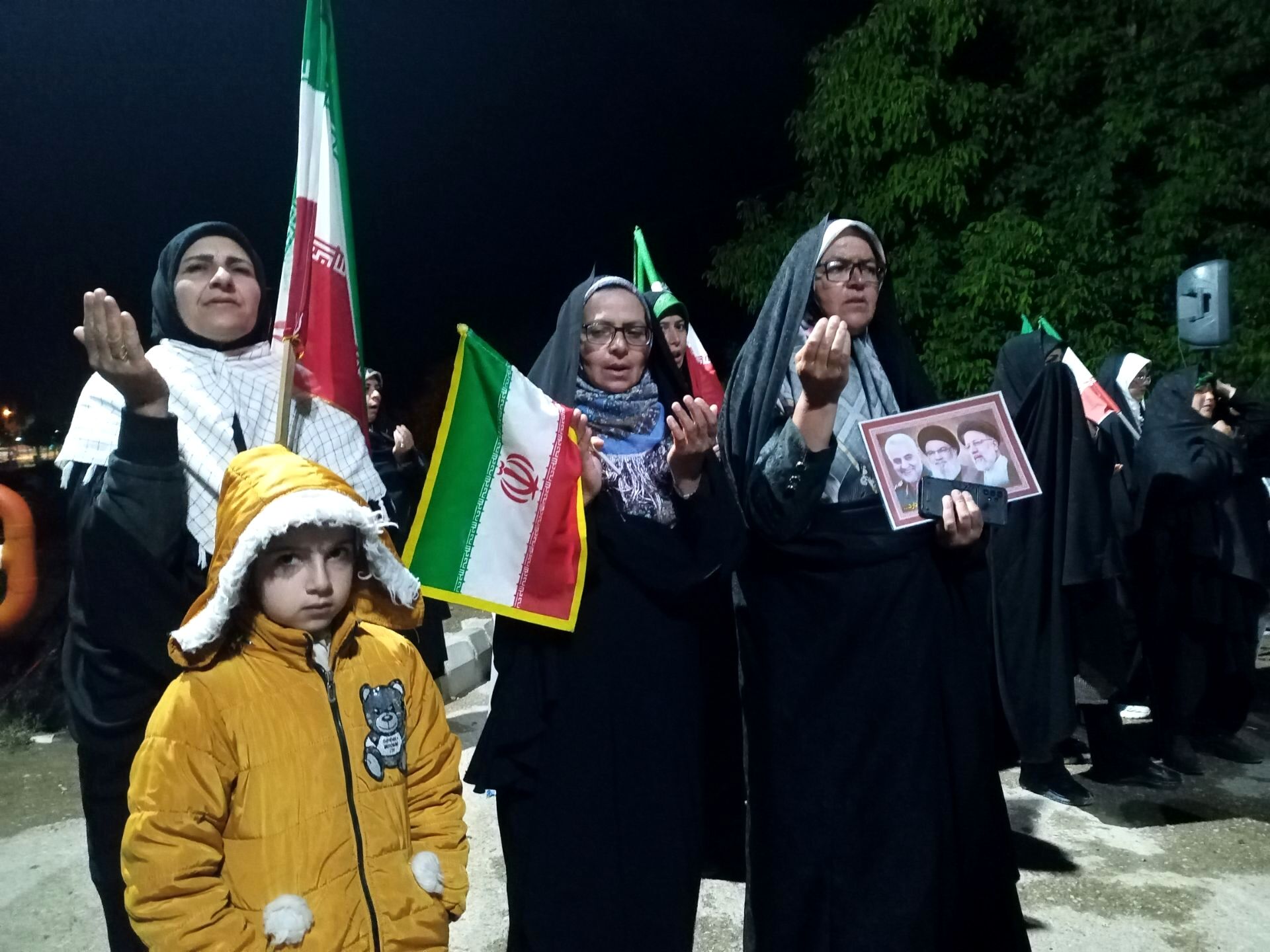 برگزاری اجتماع شبانه در حسینیه شهدای شهر بار 