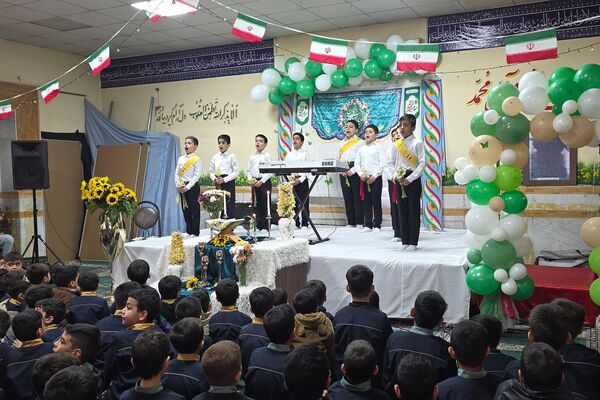 جشن میلاد با سعادت حضرت مهدی موعود(ع)در دبستان حاج همت بهارستان ۲