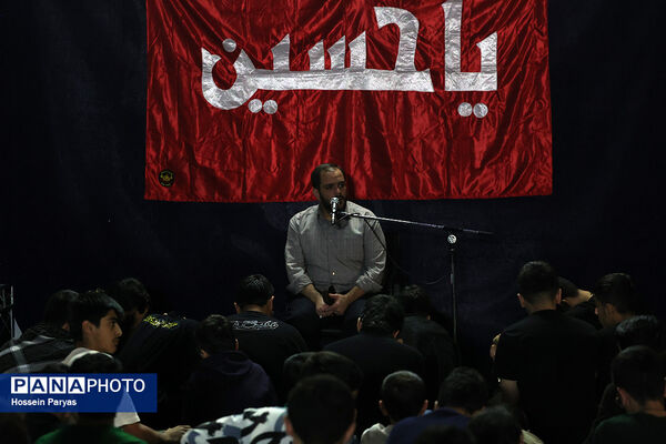 اعتکاف دانش‌آموزی در حسینیه ارشاد