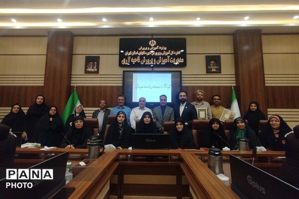مراسم تجلیل از معاونین پرورشی مقطع متوسطه ناحیه دو شهرری 