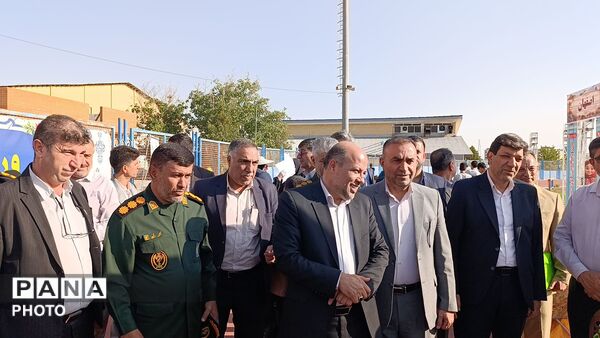 افتتاح چهل و یکمین دوره مسابقات ورزشی دانش‌آموزان در شهرکرد با حضور معاون وزیر 