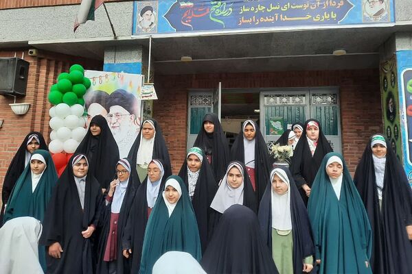 جشن انقلاب در ناحیه دو شهرری با حضور معاون پرورشی و فرهنگی شهرستانهای استان تهران 