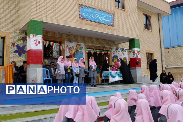 فرود هزار درنای کاغذی بر بام مدارس