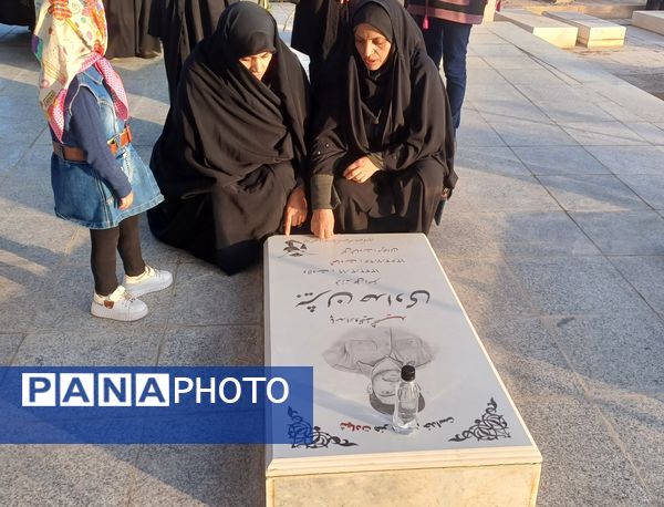 آیین غبارروبی و عطر افشانی قبور مطهر شهدای والامقام شهر کوهپایه