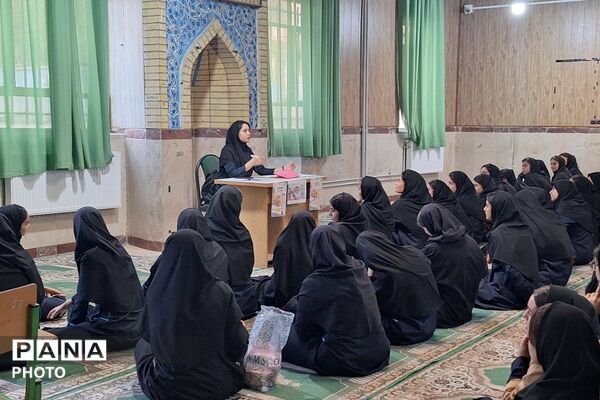ترویج سبک زندگی سالم در مدرسه آمنه بهارستان با برگزاری هفته بهداشت