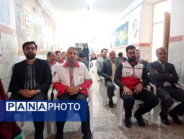 مراسم اهدای بسته های لوازم التحریر به دانش آموزان لازم التوجه دبستان شهید پسندیده فدافن