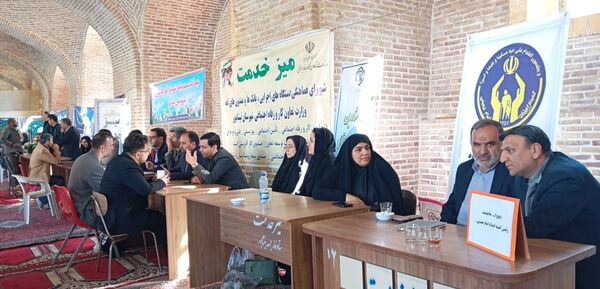 میز خدمت در آخرین نماز جمعه آبان ماه