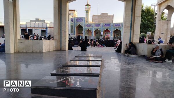 زمزمه دعای عرفه در جوار پنج شهید گمنام بلوار گلها نیشابور 