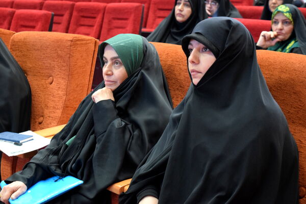نشست توانمندسازی مدیران منطقه ۱۴ با محوریت مدیریت مدرسه‌محور و تحول آموزشی