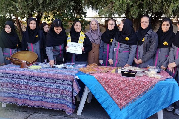 گرامیداشت روز دانش‌آموز در دبیرستان فرزانگان قائمشهر