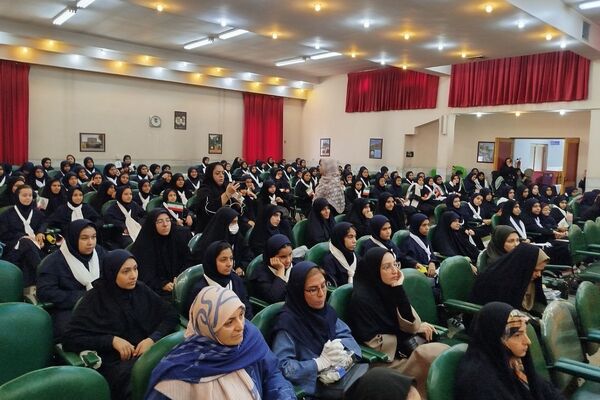 برگزاری «جشن جوانه ها» در دبیرستان راضیه شکرابی ناحیه دو شهرری 