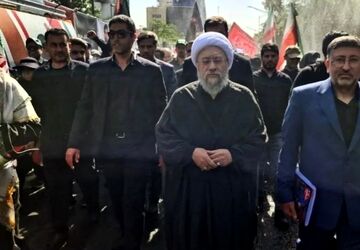 حضور آیت الله آملی لاریجانی در مراسم تشییع پیکر مطهر رهبر شهید