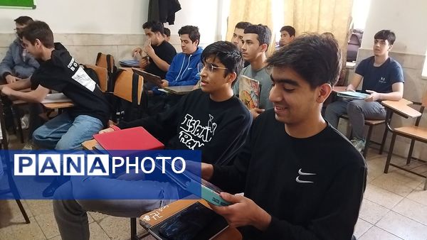 گرامیداشت روز دانش آموز در دبیرستان شاهد ابوذر غفاری 