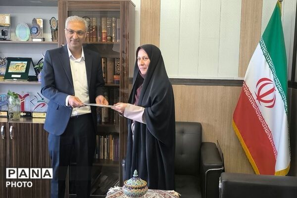 تجلیل روز مشاور و میلاد امام رضا(ع) با تقدیر از همکاران اداره آموزش و پرورش ناحیه یک شهرری