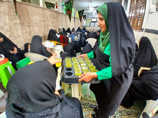 حضور نوجوانان در دعای عرفه 