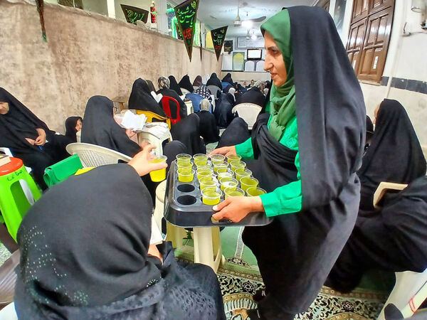 حضور نوجوانان در دعای عرفه 