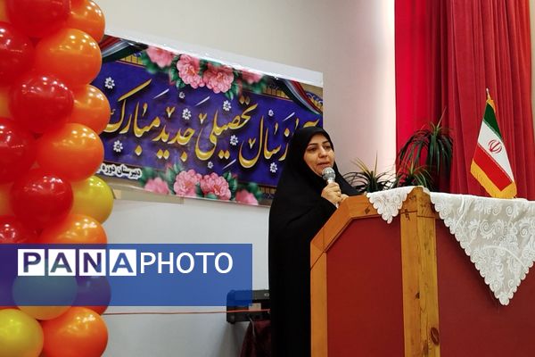 برگزاری «جشن جوانه ها» در دبیرستان راضیه شکرابی ناحیه دو شهرری 
