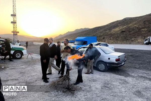 پذیرایی از زائران رضوی در مسیر بازگشت؛ خدمت بی‌منت در موکب «رهبر شهیدم»