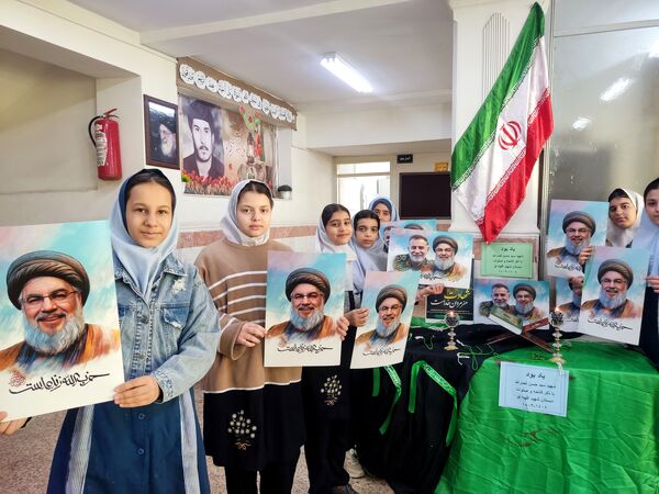 برپایی ایستگاه صلواتی در مدرسه شهید آقچه لو به مناسبت تشییع پیکر سید حسن نصرالله