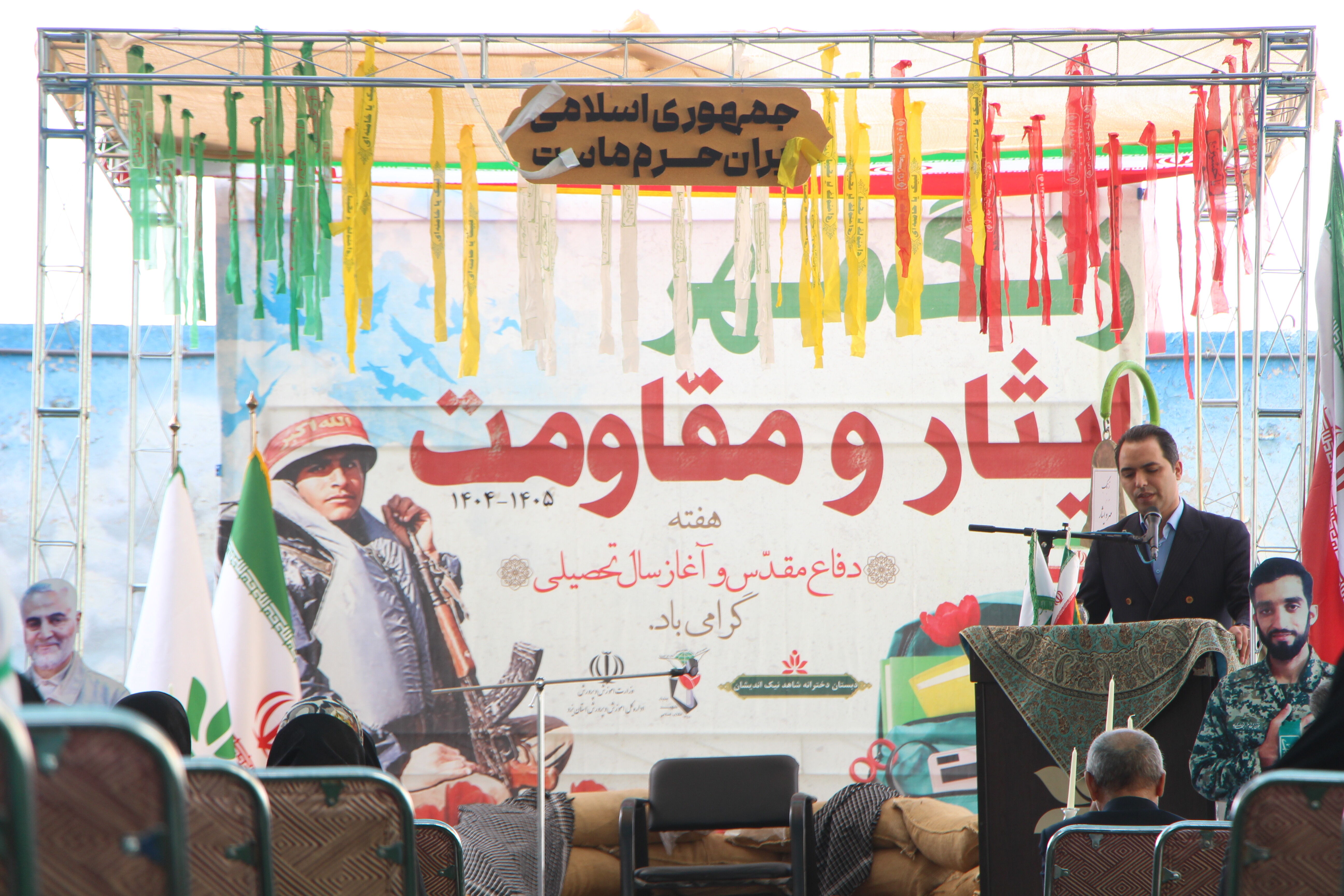 برگزاری یادواره شهدای منا و جنگ ۱۲ روزه در مدرسه شاهد نیک اندیشان