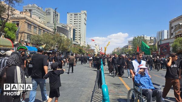 خیابان‌های منتهی به حرم، مملو از زائران رضوی
