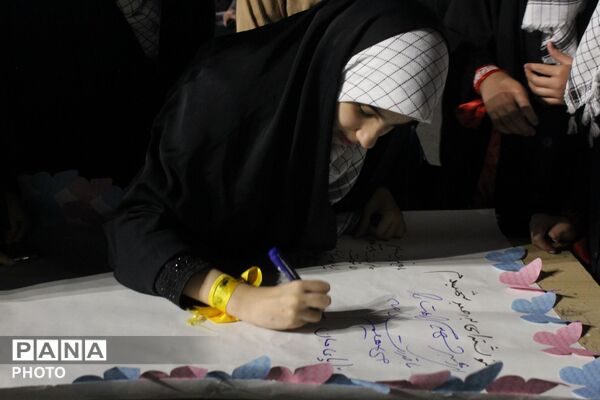 حضور چشمگیر دانش آموزان و فرهنگیان در موکب شهدای دانش آموز ورامین