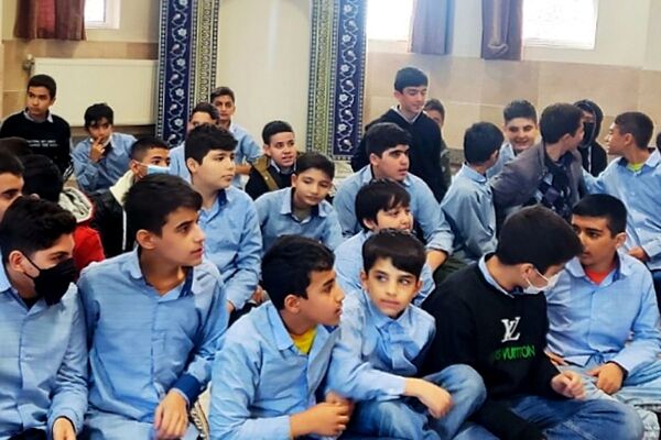 معاینات پزشکی دانش‌آموزان مدرسه انصارالمهدی قرچک