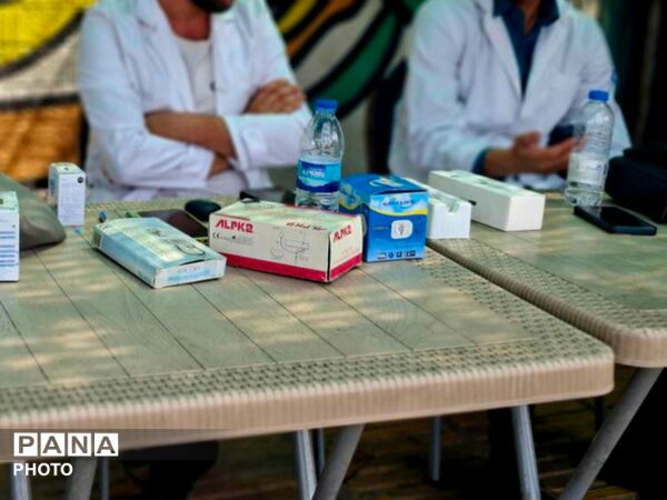 خدمت‌رسانی موکب عاشقان ولایت به عزاداران در مراسم وداع بارهبر شهید
