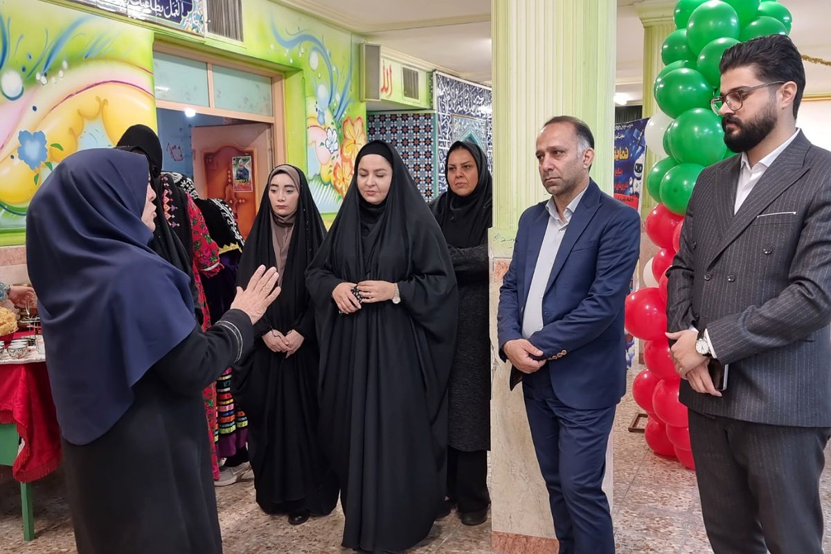 برپایی نمایشگاه صنایع آموزشی و فناوری‌های نوین در دبستان علوی 