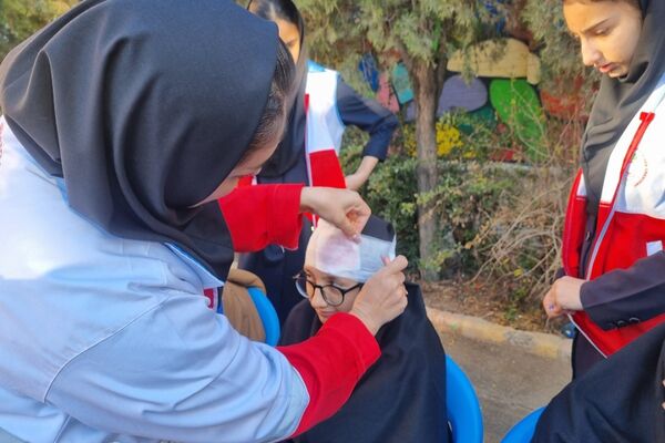  مانور زلزله در مدرسه فرزانگان ورامین