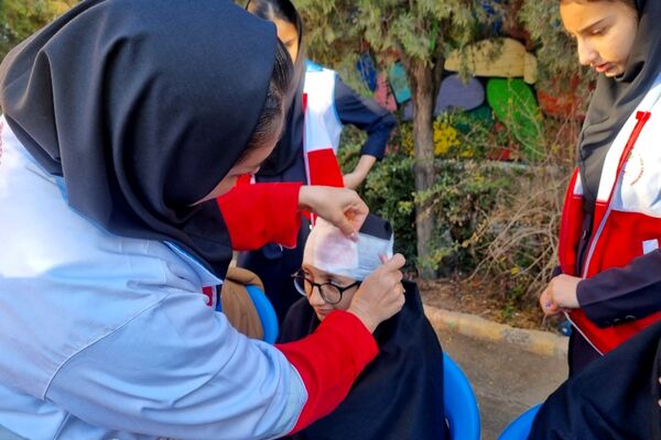  مانور زلزله در مدرسه فرزانگان ورامین
