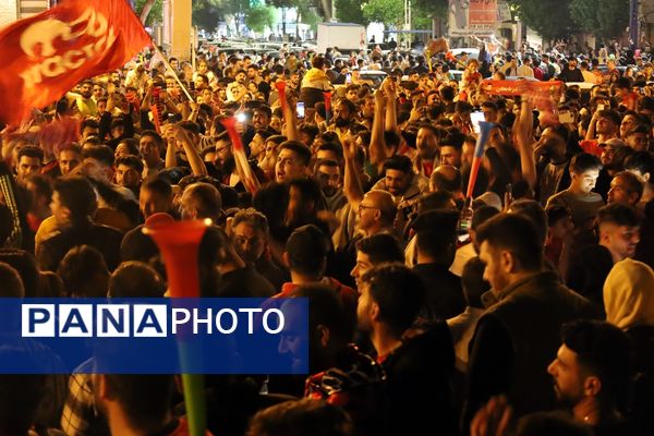 شادی مردم ارومیه از قهرمانی تیم فوتبال تراکتور