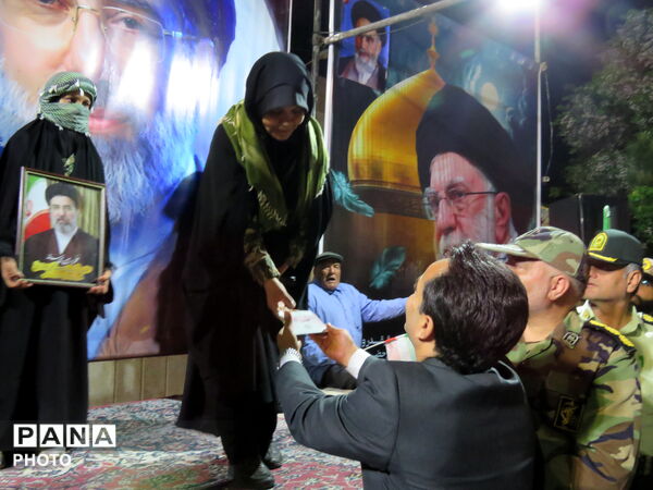 رژه دختران جان فدا همزمان با سراسر کشور در شهرستان خلیل آباد 