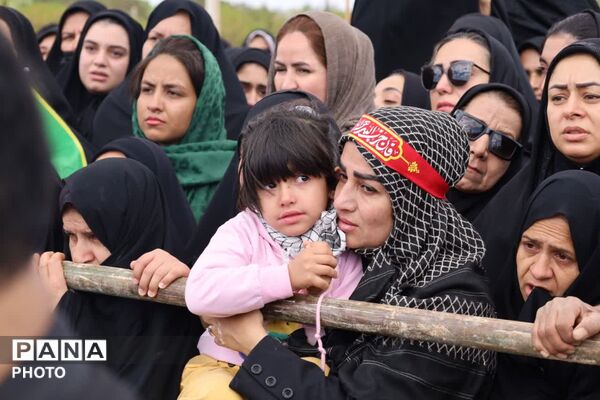 مراسم تشییع پیکر مطهر شهیده دانش آموز تیارا صادقی در یزد