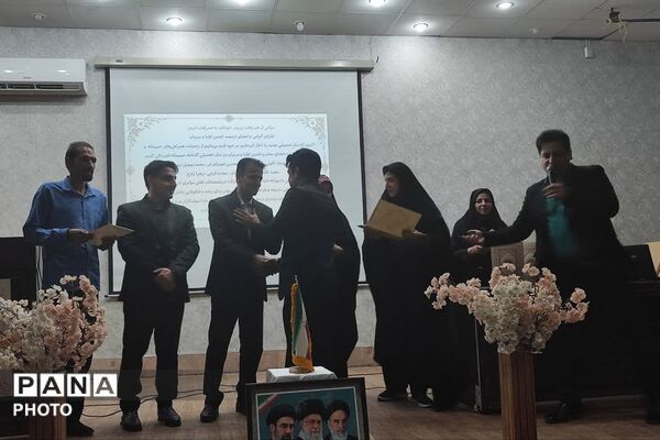 انتخابات انجمن اولیا و مربیان دبیرستان شاهد ۱۶