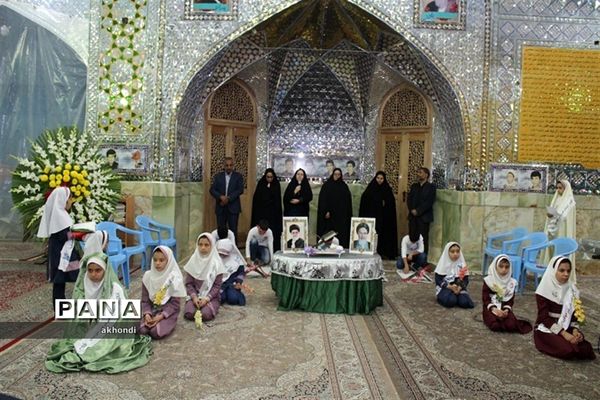 تجدید بیعت دانش آموزان بافقی با شهدا