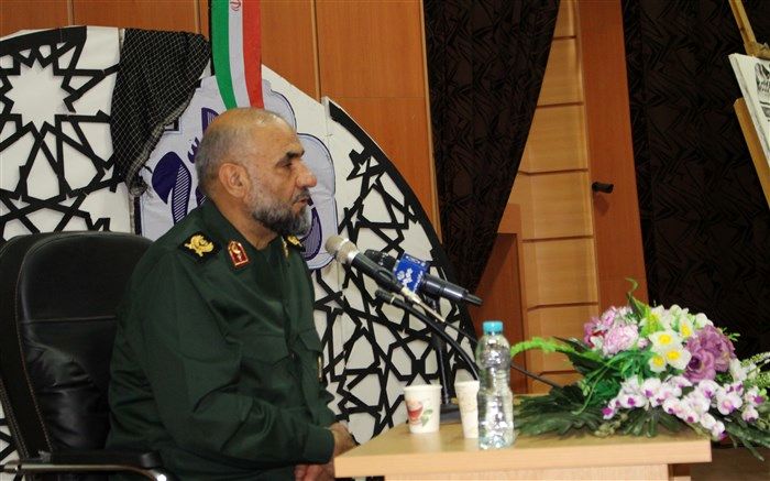 هنر انقلاب اسلامی  تبدیل تهدیدها و توطئه‌ها به فرصت‌ها بوده است